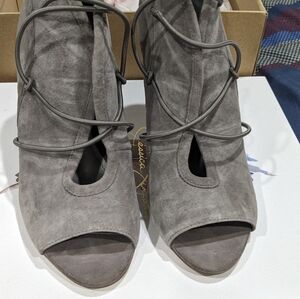 Jessica Simpson grey heels